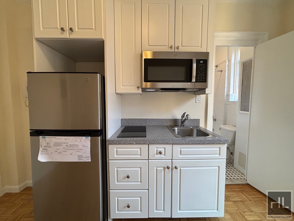 West 45 Street - Photo 2