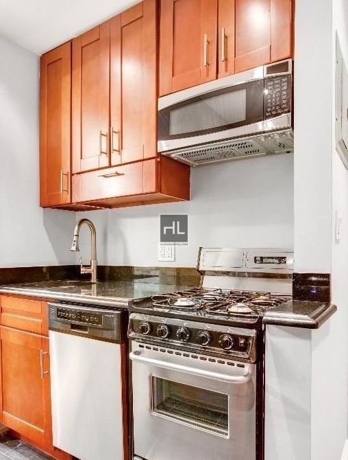 West 53 Street - Photo 4