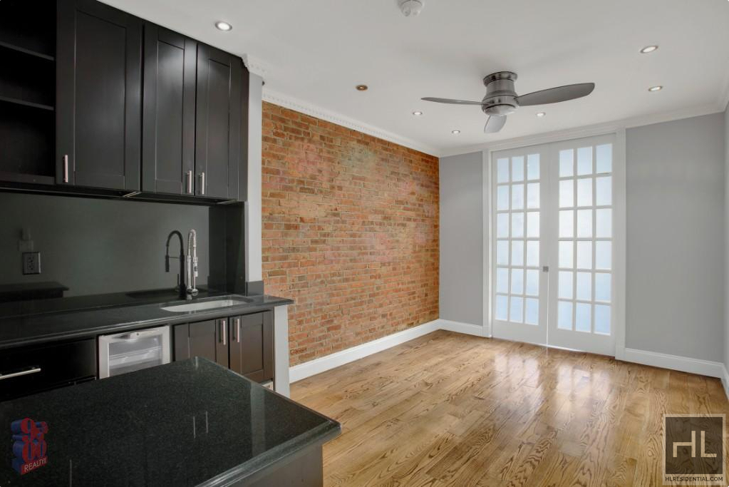West 52 Street - Photo 5