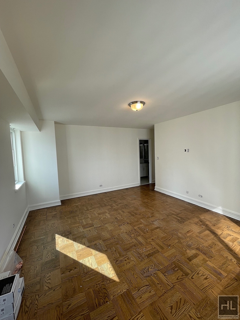 East 71st Street - Photo 6