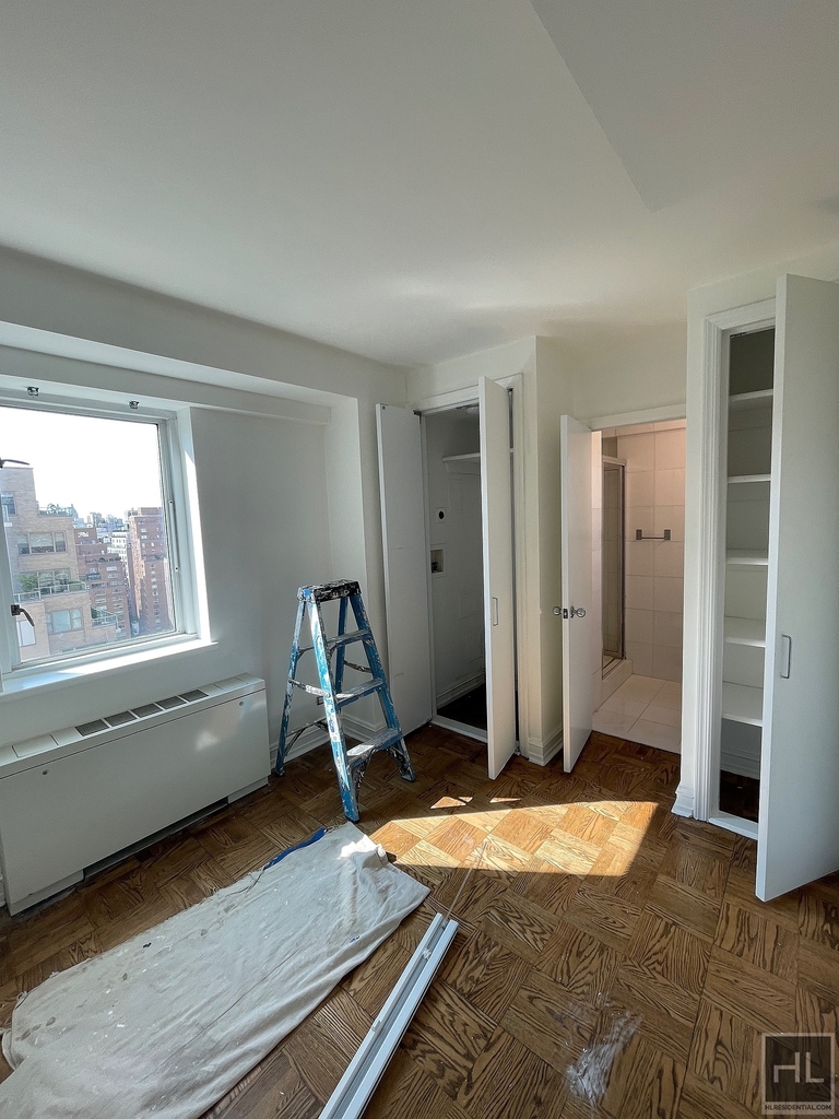 East 71st Street - Photo 8