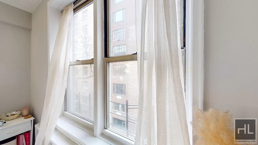 East 58 Street - Photo 5