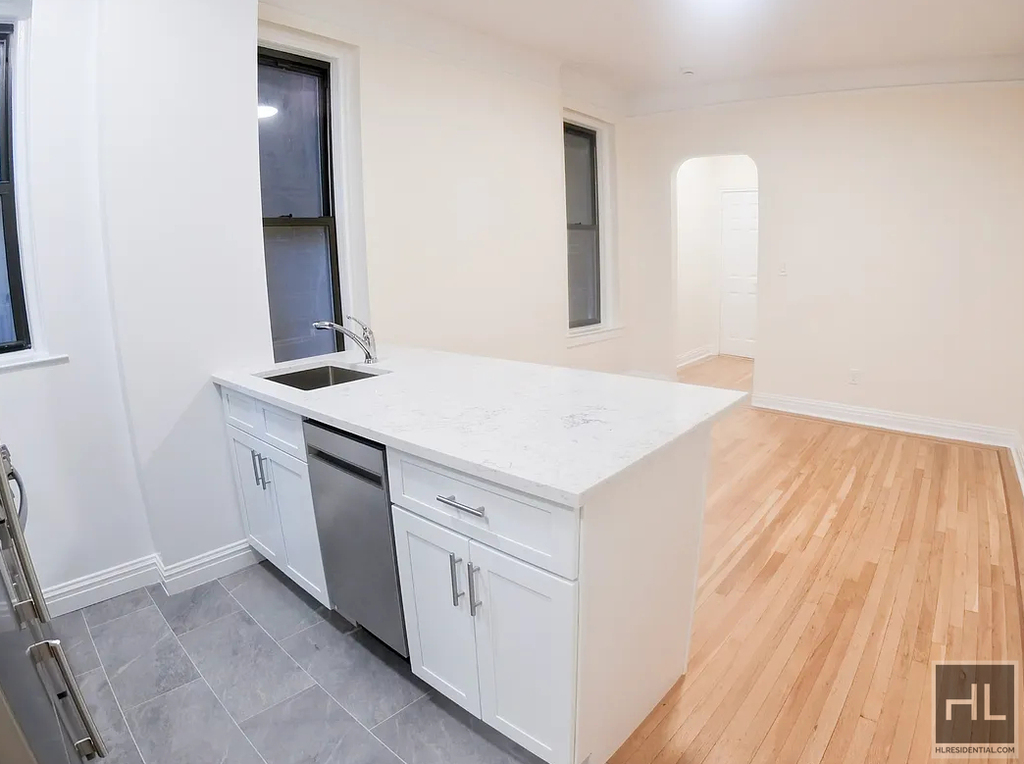 East 82 Street - Photo 1