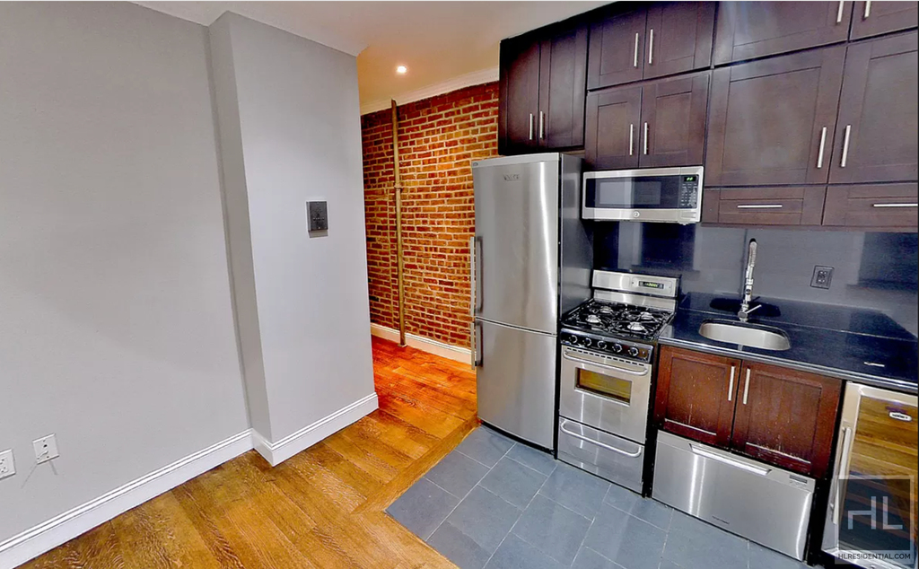 West 103 Street - Photo 7
