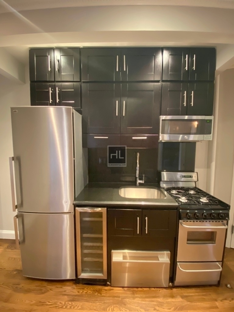 West 103 Street - Photo 2