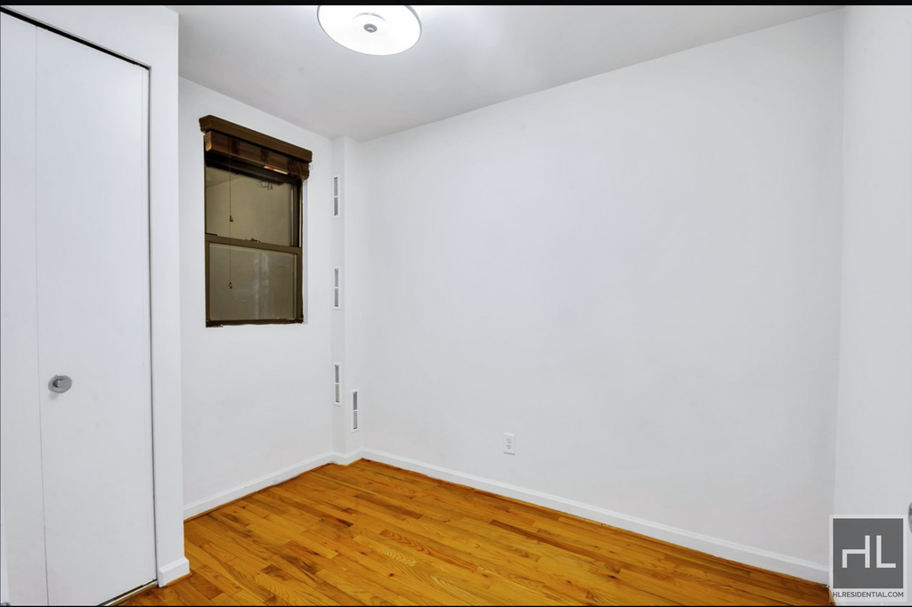 West 49 Street - Photo 3