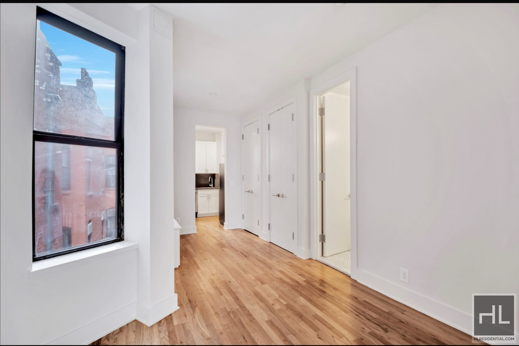 West 45 Street - Photo 4