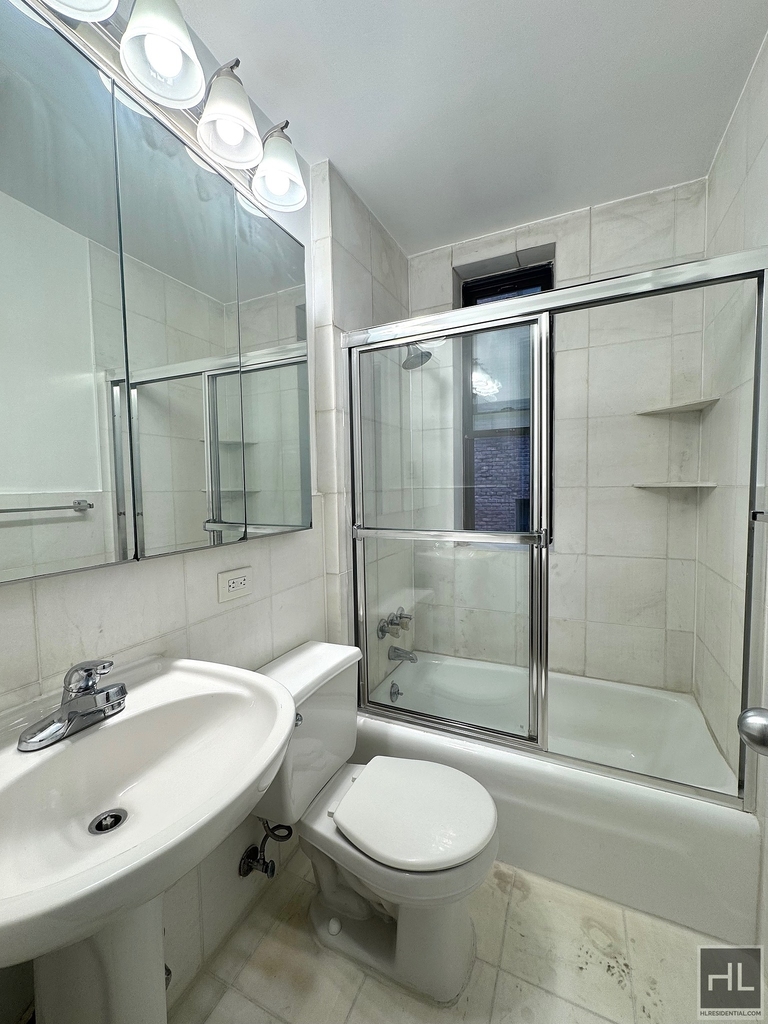 East 58 Street - Photo 4