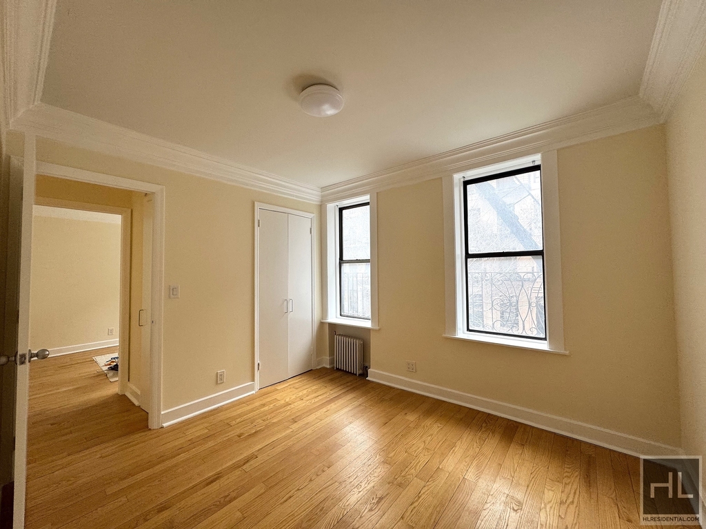 East 58 Street - Photo 0