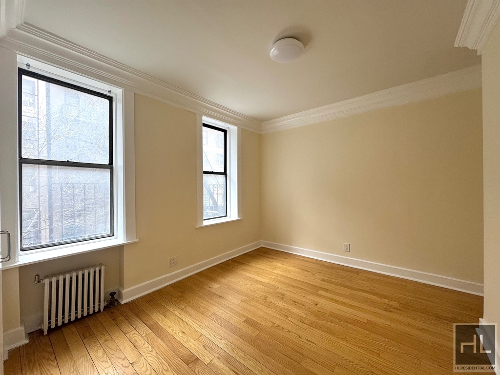 East 58 Street - Photo 1