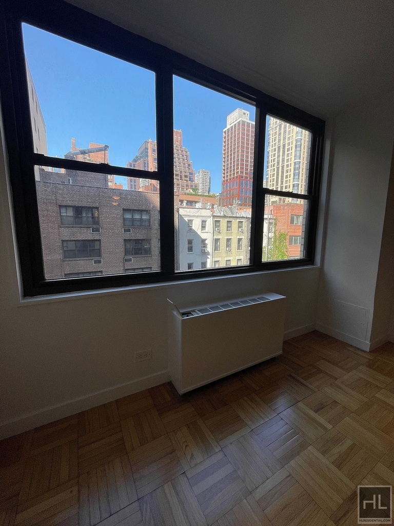 East 49 Street - Photo 6