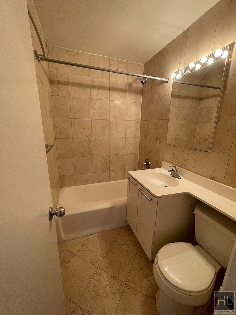 East 49 Street - Photo 10
