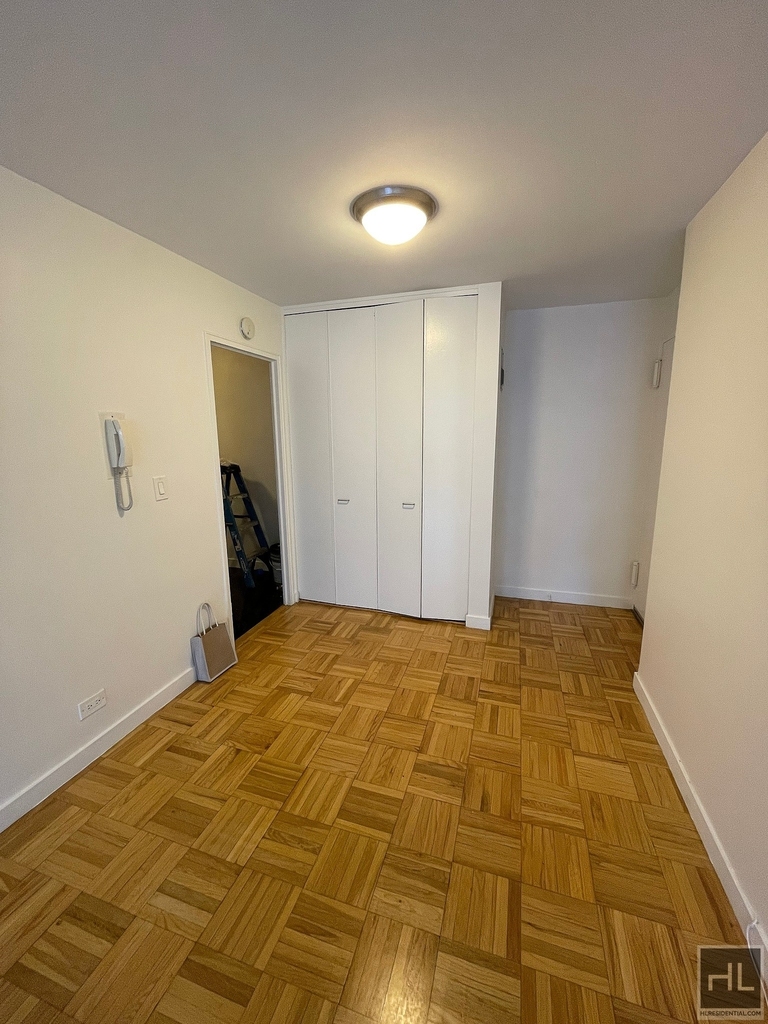 East 49 Street - Photo 2