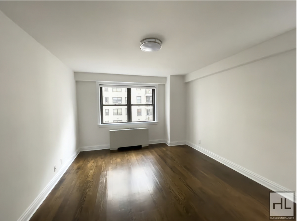East 89th Street - Photo 4