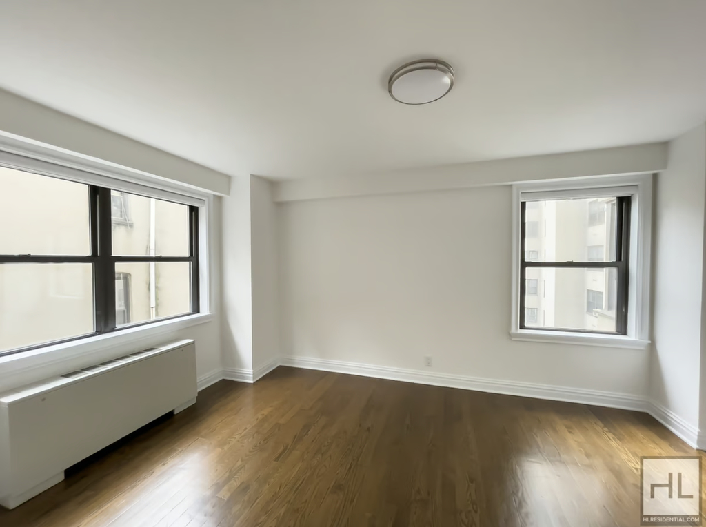 East 89th Street - Photo 6