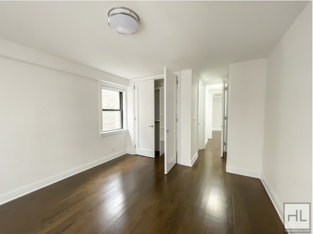 East 89th Street - Photo 5