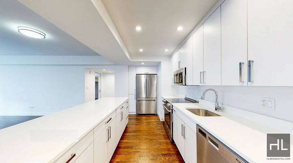 East 69 Street - Photo 2
