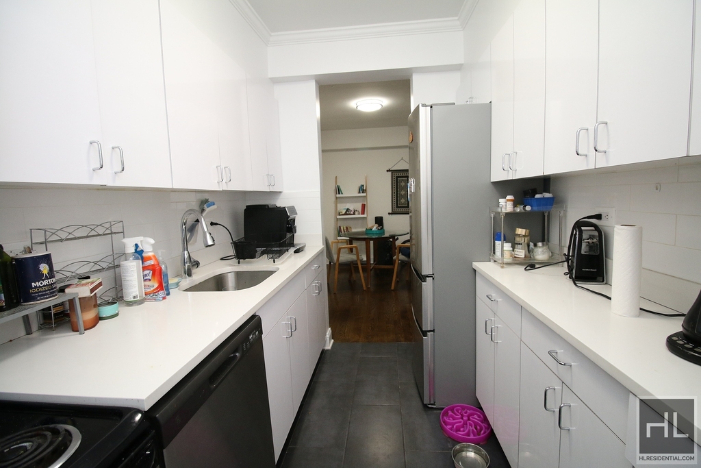 East 69 Street - Photo 5