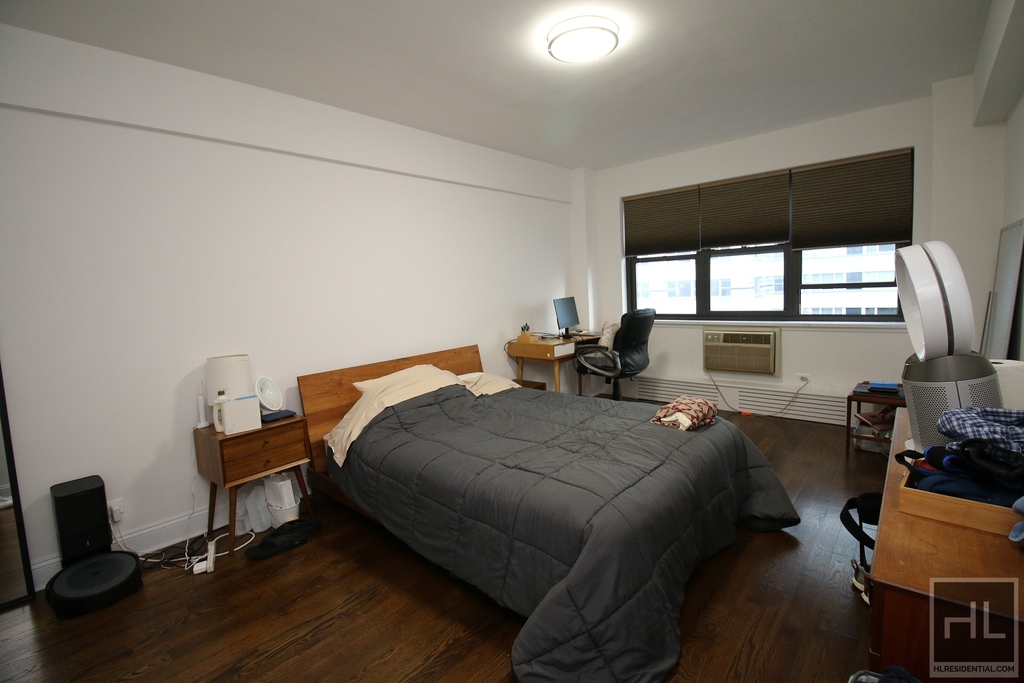 East 69 Street - Photo 3