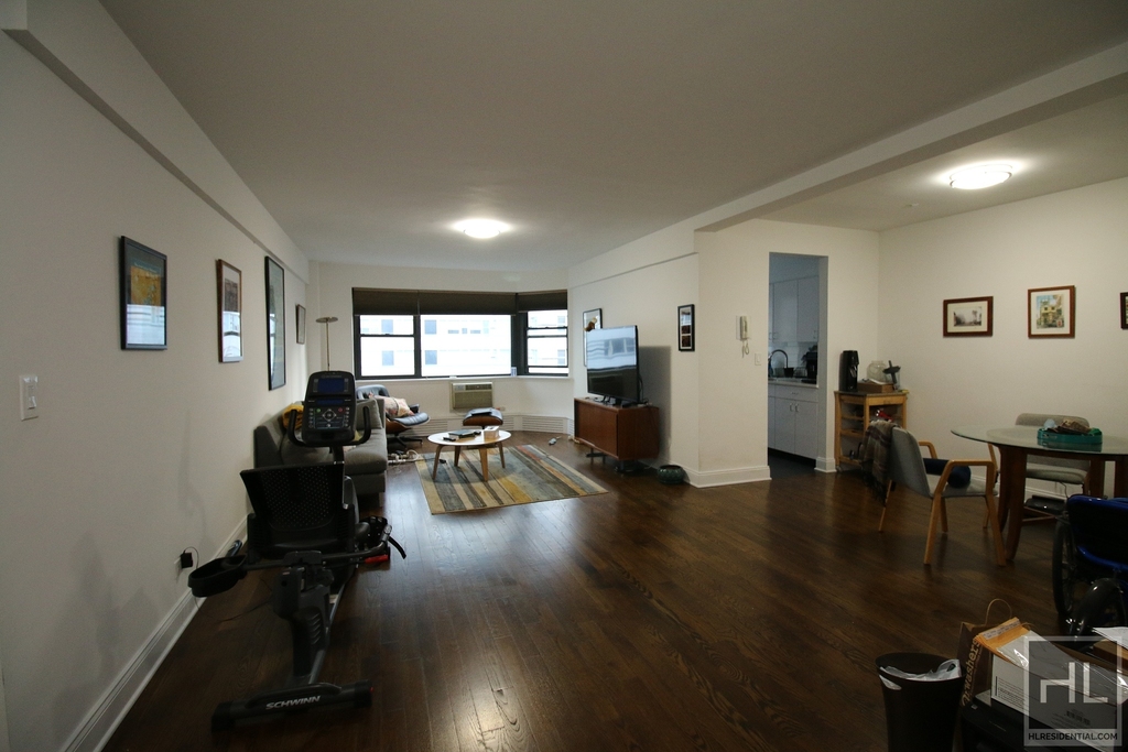 East 69 Street - Photo 1