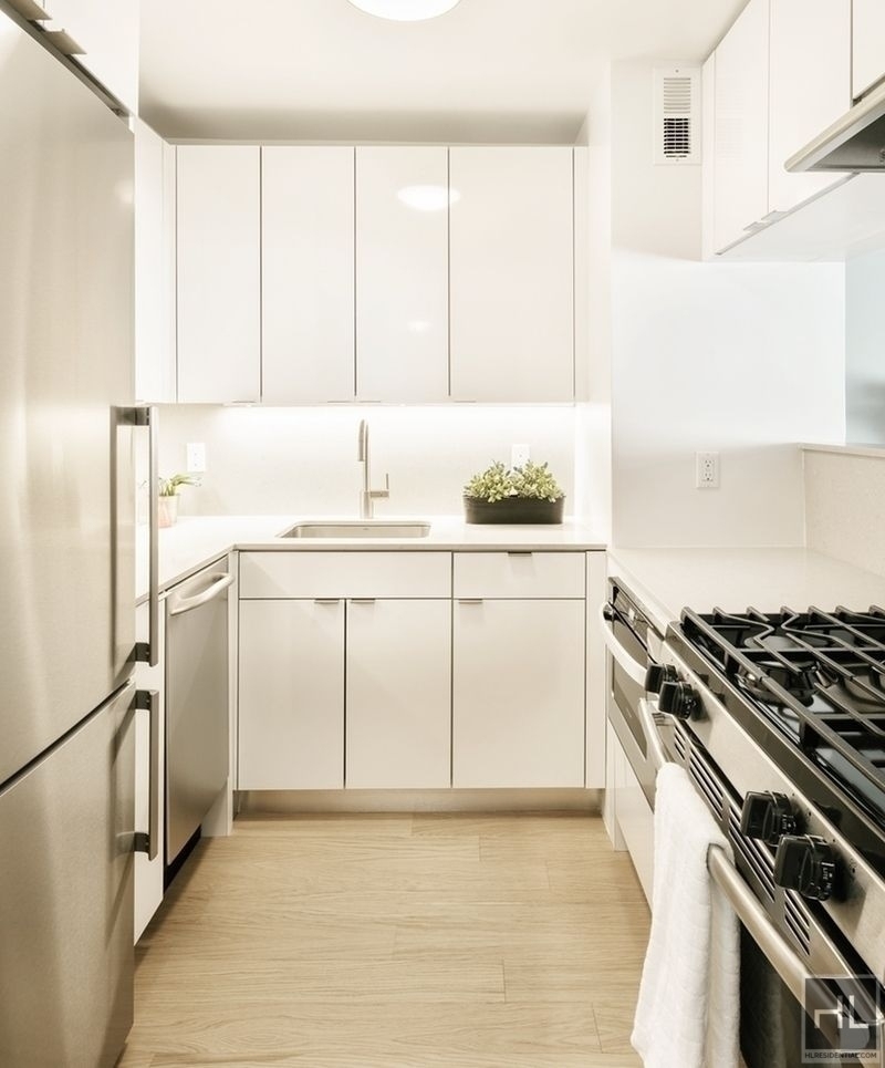 Second Avenue - Photo 1