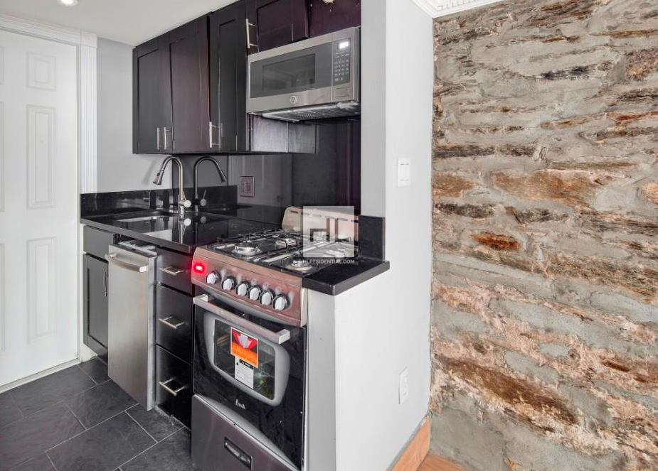 West 53 Street - Photo 1