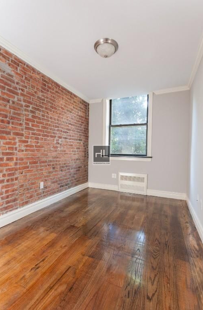 West 14 Street - Photo 2