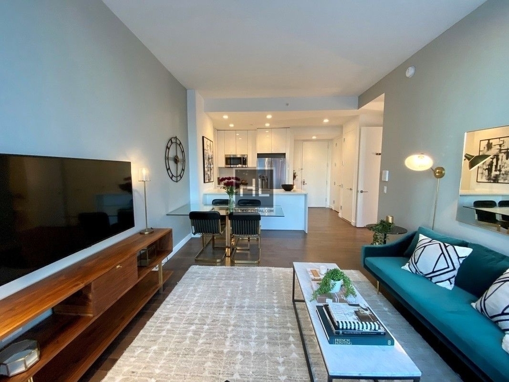 West 36th Street - Photo 2