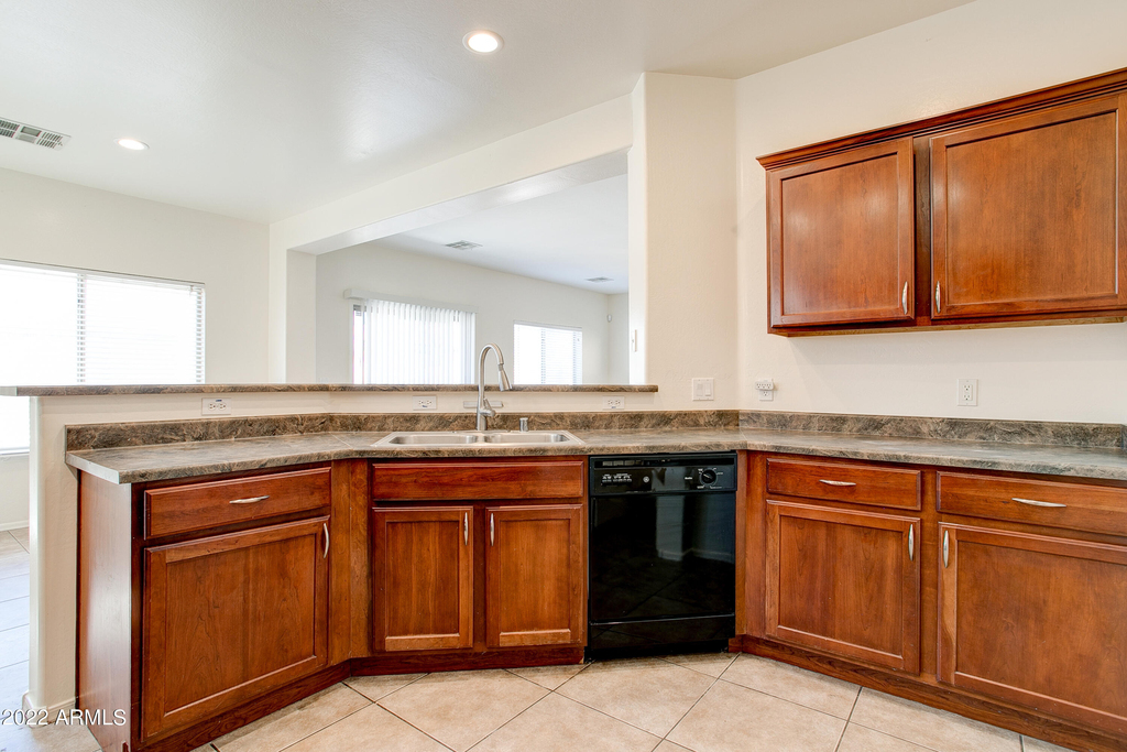 9928 W Chipman Road - Photo 14