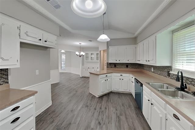 1944 Chesham Drive - Photo 4