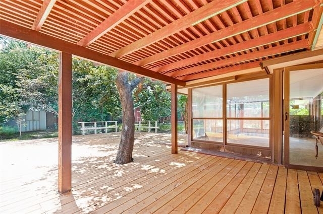 905 Ridgewood Terrace - Photo 2