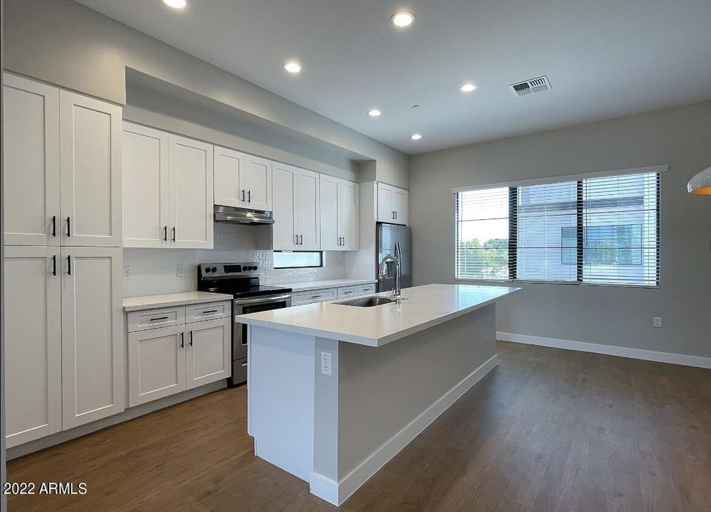 3215 E Flower Street - Photo 32