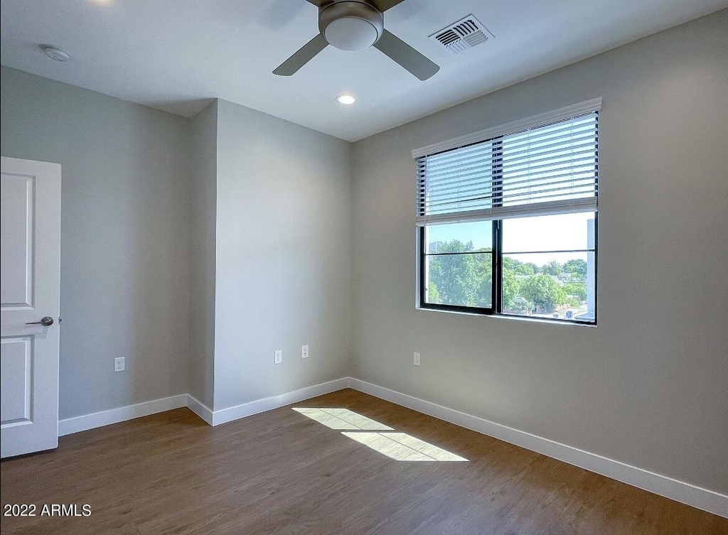 3215 E Flower Street - Photo 44
