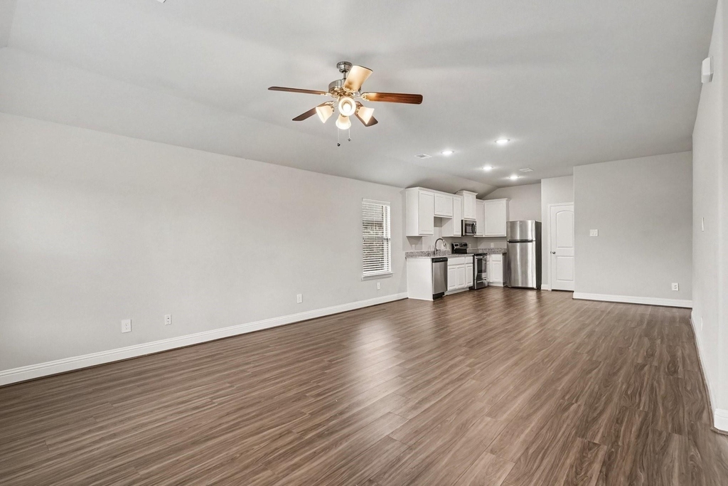 1425 Waverley Drive - Photo 7