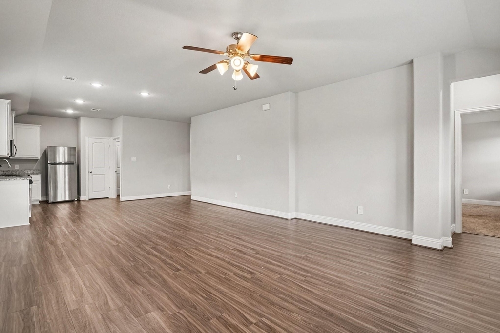 1425 Waverley Drive - Photo 8