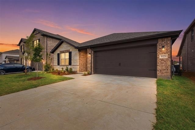 825 Birdie Drive - Photo 0