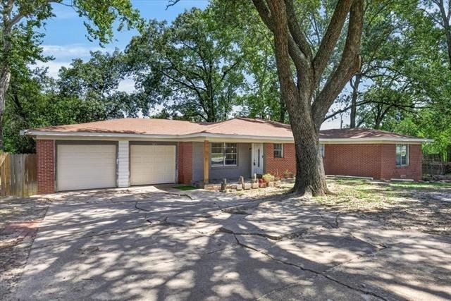 925 Maryland Drive - Photo 2