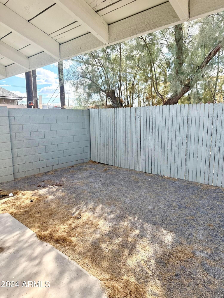 2033 W Madison -- - Photo 11