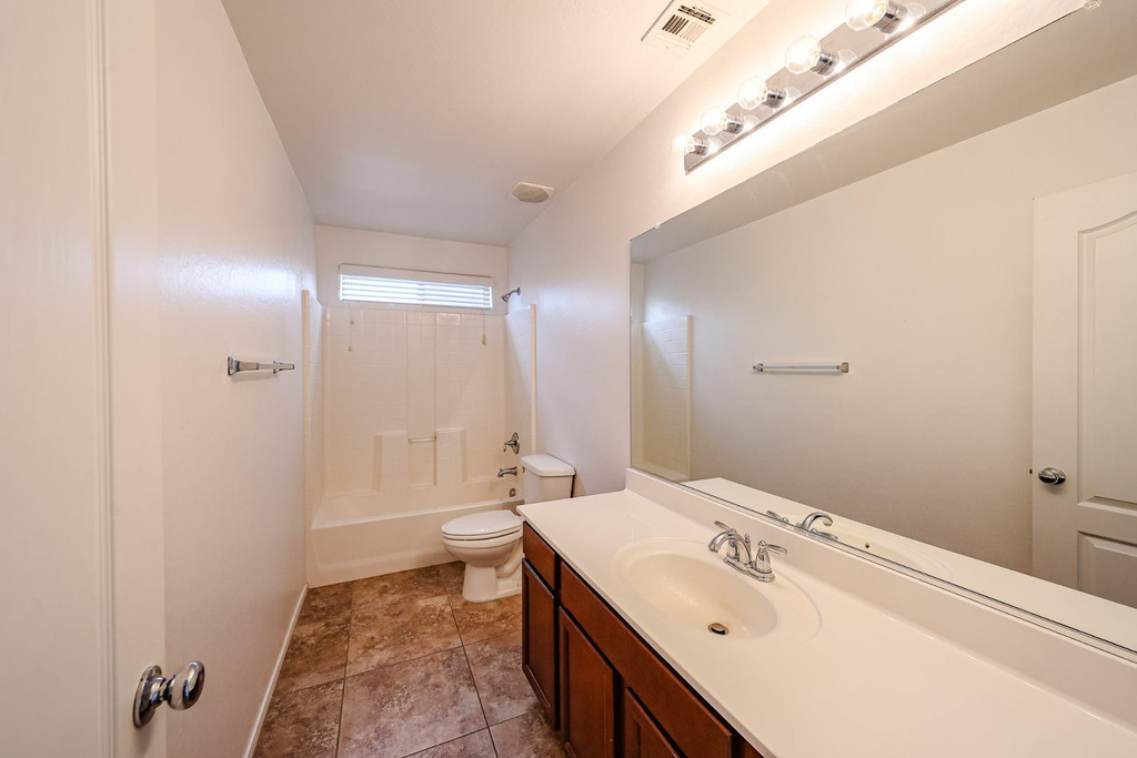 12039 W Leather Lane - Photo 19