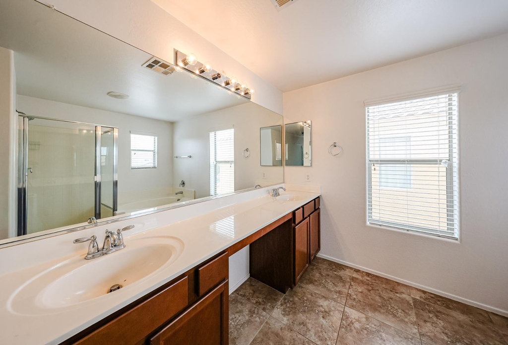 12039 W Leather Lane - Photo 31