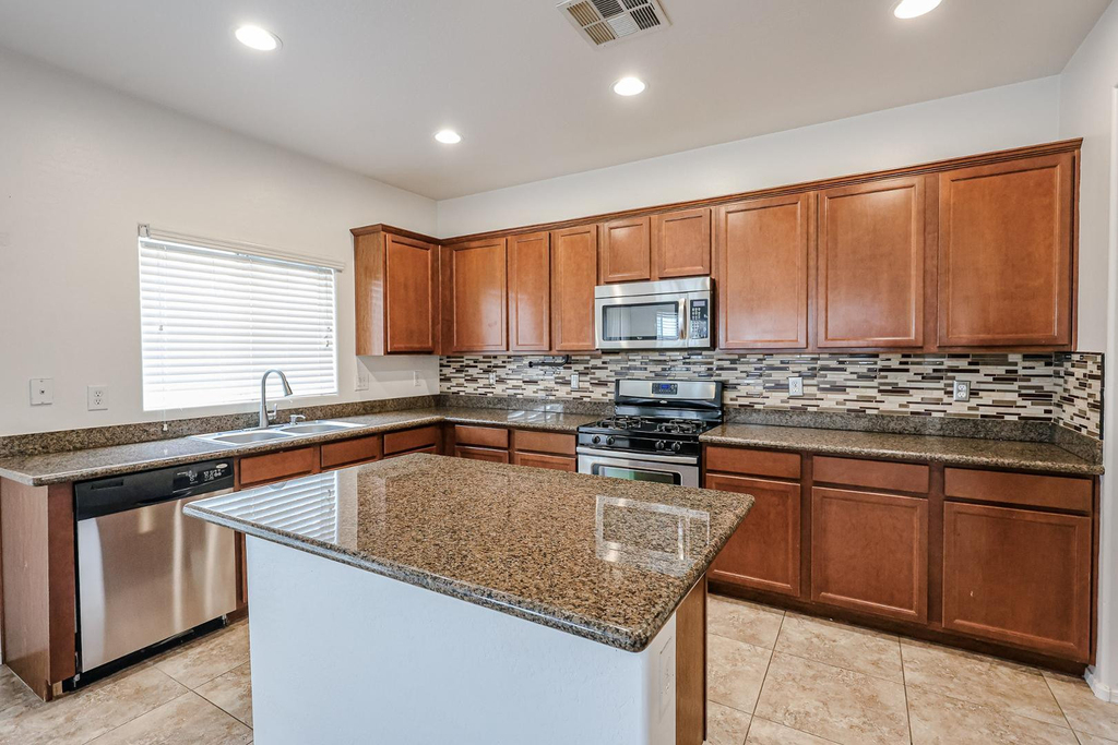12039 W Leather Lane - Photo 11