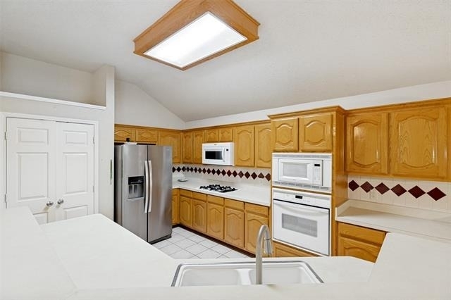1524 Summerfield Drive - Photo 4