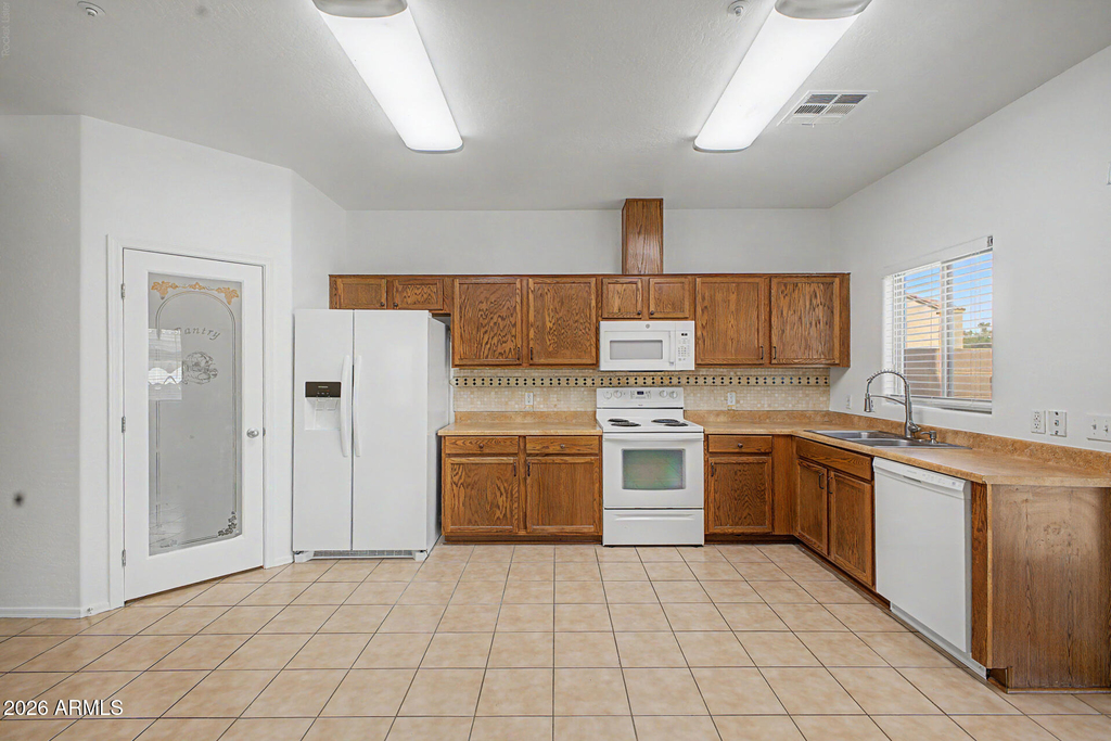 8748 W Wood Drive - Photo 7
