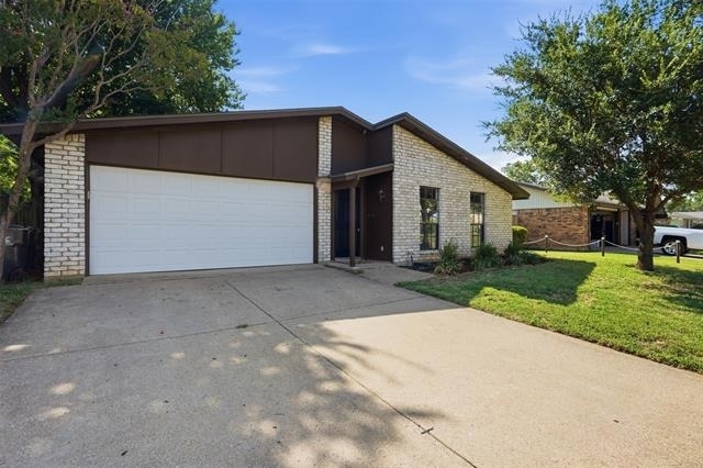 2711 Treeview Drive - Photo 2