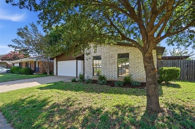 2711 Treeview Drive - Photo 3
