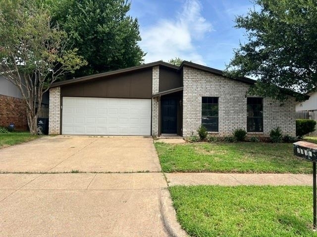 2711 Treeview Drive - Photo 1
