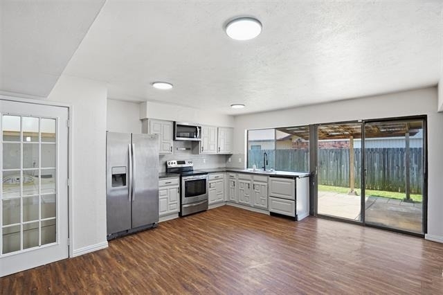 2711 Treeview Drive - Photo 10