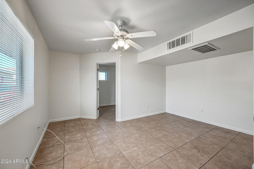 3949 E Earll Drive - Photo 8