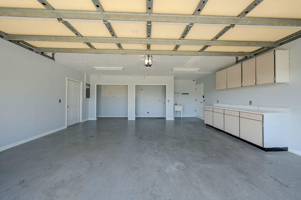 651 Se Degan Drive - Photo 30