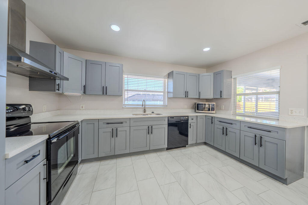 651 Se Degan Drive - Photo 12